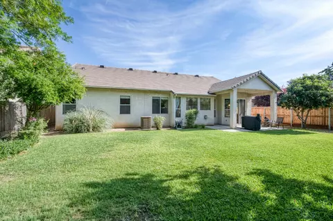 Exterior - 2644 Bellaire Ave, Clovis, CA 93611 photo 9 of 11