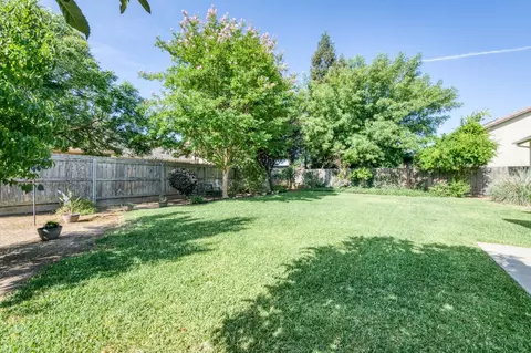 Exterior - 2644 Bellaire Ave, Clovis, CA 93611 photo 7 of 11