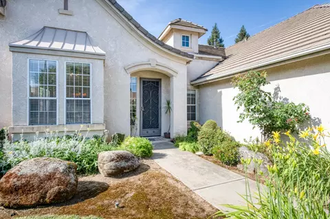 Exterior - 2644 Bellaire Ave, Clovis, CA 93611 photo 5 of 11