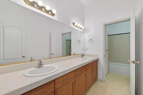 Bath - 2644 Bellaire Ave, Clovis, CA 93611 photo 1 of 2