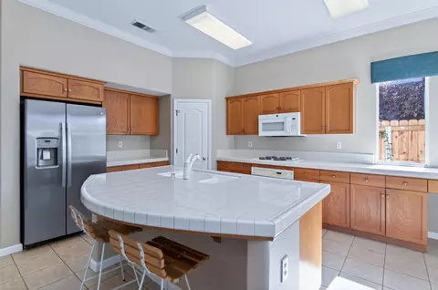 Kitchen - 2644 Bellaire Ave, Clovis, CA 93611 photo 4 of 4
