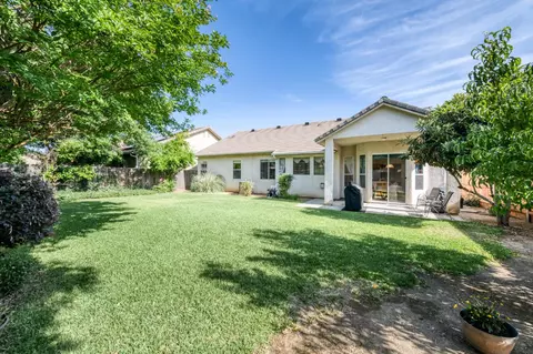 Exterior - 2644 Bellaire Ave, Clovis, CA 93611 photo 8 of 11