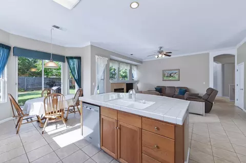 Kitchen - 2644 Bellaire Ave, Clovis, CA 93611 photo 3 of 4