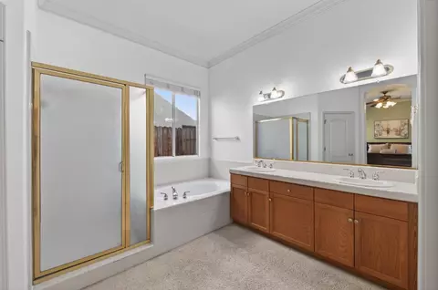 Bath - 2644 Bellaire Ave, Clovis, CA 93611 photo 2 of 2
