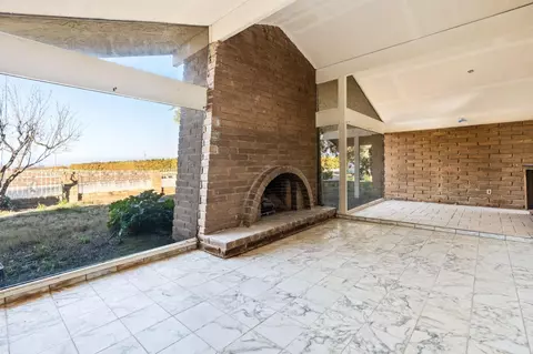 Living - 14721 E Tulare Ave, Sanger, CA 93657 photo 2 of 5