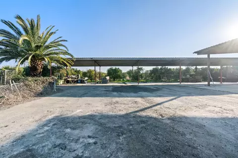 Exterior - 14721 E Tulare Ave, Sanger, CA 93657 photo 7 of 9