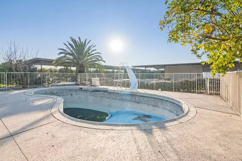 Exterior - 14721 E Tulare Ave, Sanger, CA 93657 photo 5 of 9