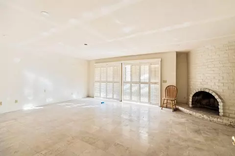 Living - 14721 E Tulare Ave, Sanger, CA 93657 photo 4 of 5