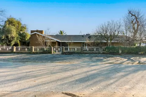 Exterior - 14721 E Tulare Ave, Sanger, CA 93657 photo 1 of 9