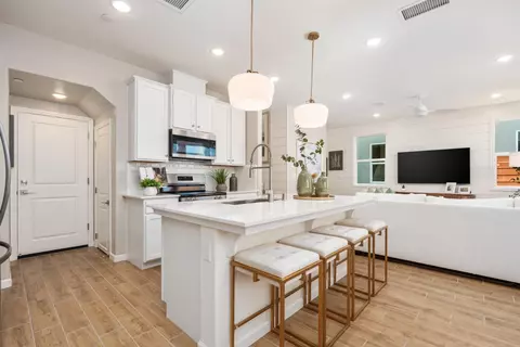 Kitchen - 1531 Woodhill Ln, Clovis, CA 93619 photo 7 of 7