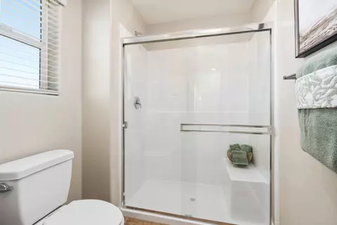 Bath - 1531 Woodhill Ln, Clovis, CA 93619 photo 4 of 4