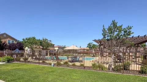 Exterior - 3352 Monterosa Ln, Clovis, CA 93619 photo 7 of 9