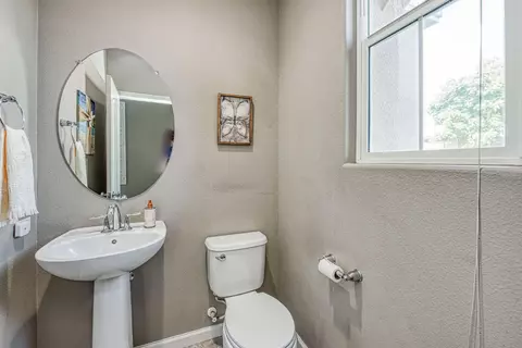 Bath - 3352 Monterosa Ln, Clovis, CA 93619 photo 1 of 3