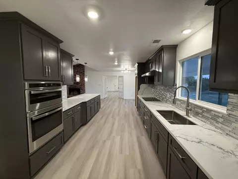 Kitchen - 36610 Kenneth Ave, Madera, CA 93636 photo 5 of 9