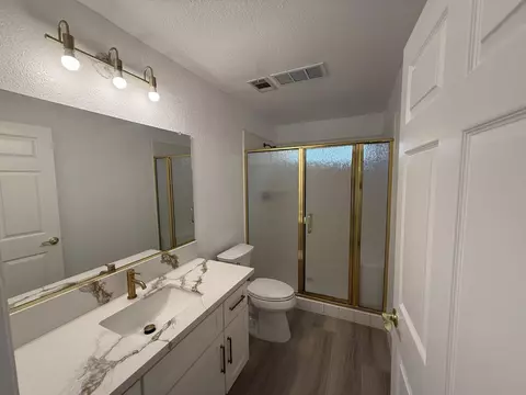 Bath - 36610 Kenneth Ave, Madera, CA 93636 photo 1 of 3