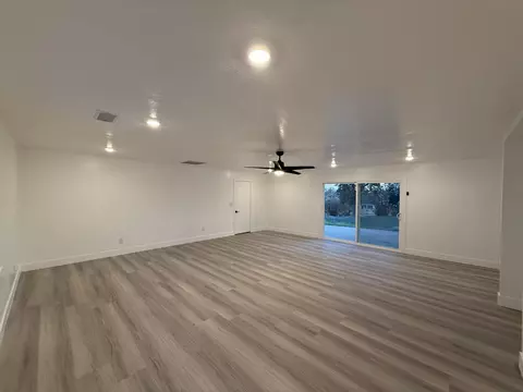 Living - 36610 Kenneth Ave, Madera, CA 93636 photo 4 of 5
