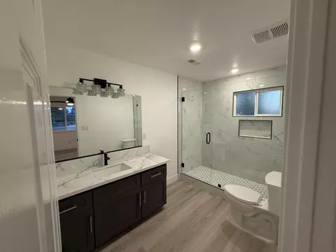 Bath - 36610 Kenneth Ave, Madera, CA 93636 photo 3 of 3