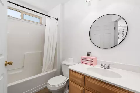 Bath - 1852 N Hollywood Dr, Reedley, CA 93654 photo 2 of 2