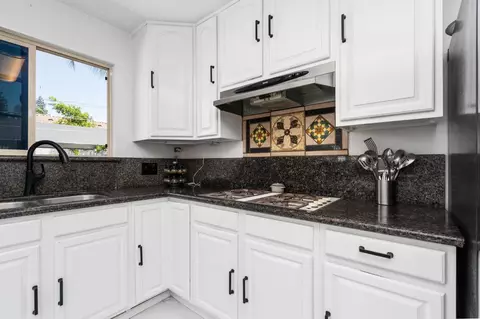Kitchen - 1852 N Hollywood Dr, Reedley, CA 93654 photo 3 of 6