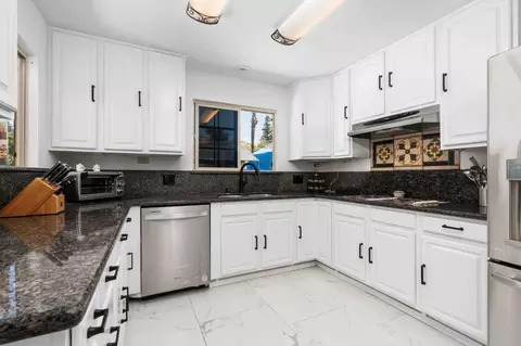 Kitchen - 1852 N Hollywood Dr, Reedley, CA 93654 photo 2 of 6