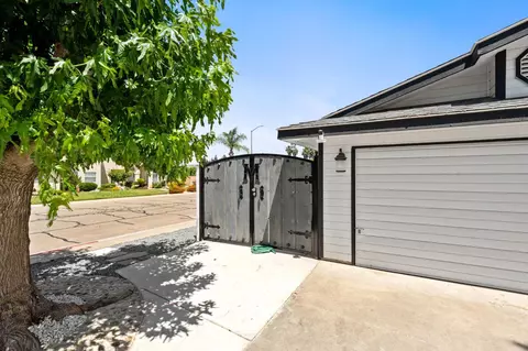 Exterior - 1852 N Hollywood Dr, Reedley, CA 93654 photo 4 of 6