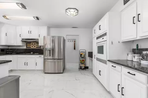 Kitchen - 1852 N Hollywood Dr, Reedley, CA 93654 photo 1 of 6