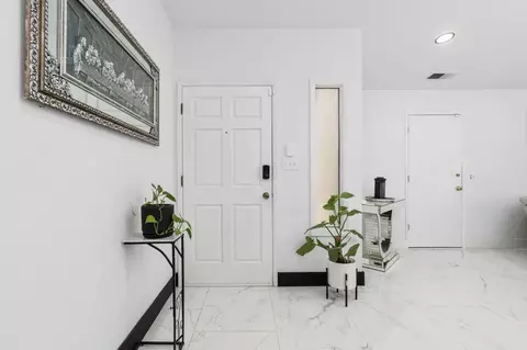 Entry Way - 1852 N Hollywood Dr, Reedley, CA 93654 photo 1 of 5