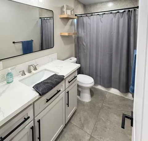 Bath - 25566 Martin St, Madera, CA 93638 photo 1 of 1