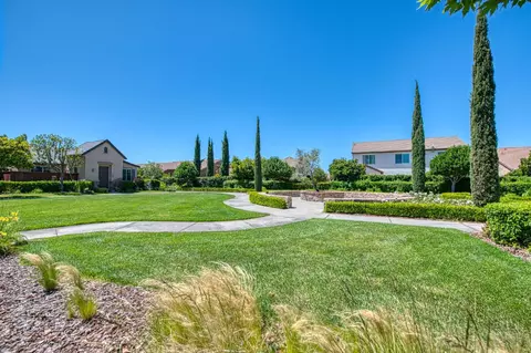 Exterior - 4122 Heritage Ave, Clovis, CA 93619 photo 5 of 11