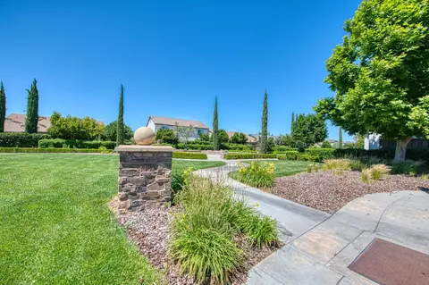 Exterior - 4122 Heritage Ave, Clovis, CA 93619 photo 9 of 11