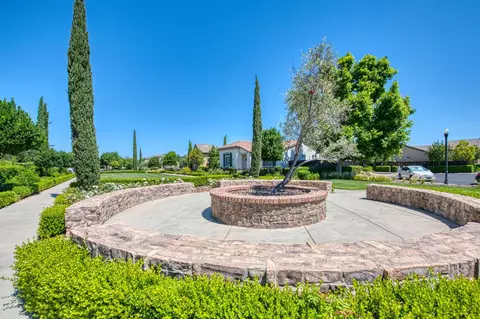 Exterior - 4122 Heritage Ave, Clovis, CA 93619 photo 8 of 11