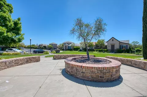 Exterior - 4122 Heritage Ave, Clovis, CA 93619 photo 7 of 11