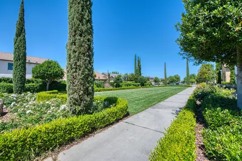 Exterior - 4122 Heritage Ave, Clovis, CA 93619 photo 6 of 11
