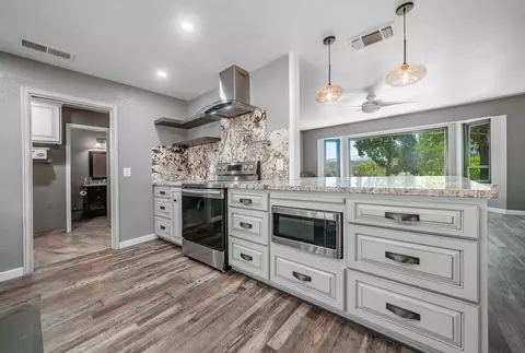 Kitchen - 27386 Twin Ponds Rd, Clovis, CA 93619 photo 3 of 4