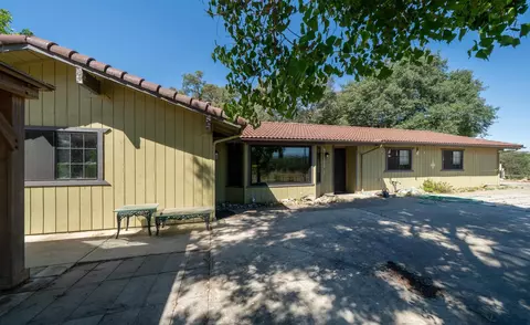 27386 Twin Ponds Rd, Clovis, CA 93619