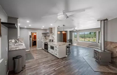 Kitchen - 27386 Twin Ponds Rd, Clovis, CA 93619 photo 2 of 4