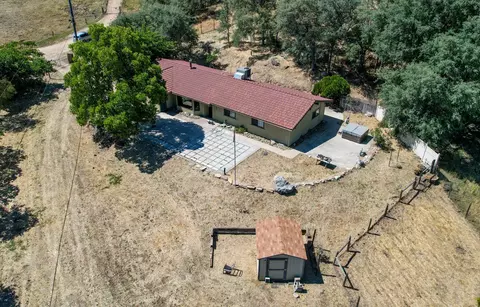 Exterior - 27386 Twin Ponds Rd, Clovis, CA 93619 photo 2 of 14