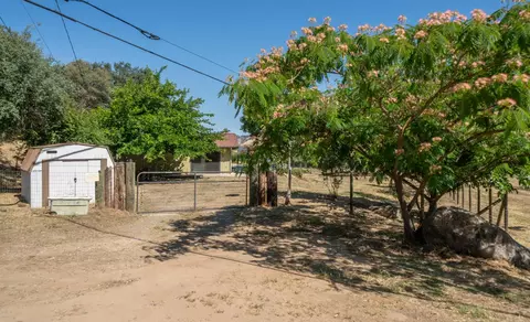 Exterior - 27386 Twin Ponds Rd, Clovis, CA 93619 photo 8 of 14