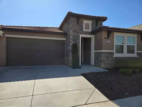 3416 Carmelita Ave, Clovis, CA 93619