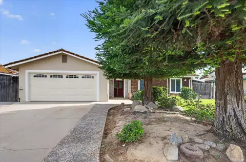 2231 Moir Dr, Sanger, CA 93657