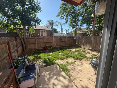 Exterior - 551 E 11th St, Hanford, CA 93230 photo 6 of 6