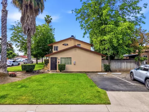 Exterior - 551 E 11th St, Hanford, CA 93230 photo 2 of 6
