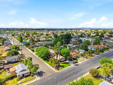 View/Area - 551 E 11th St, Hanford, CA 93230 photo 6 of 8