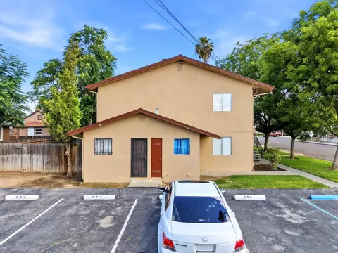 Exterior - 551 E 11th St, Hanford, CA 93230 photo 4 of 6