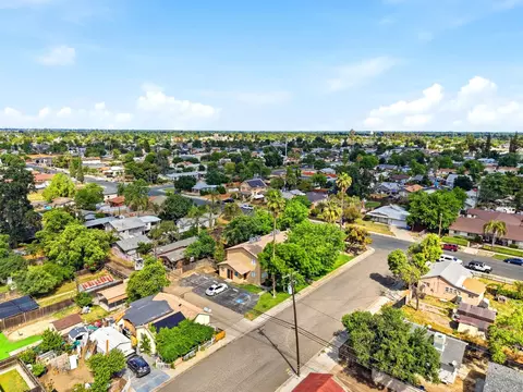 View/Area - 551 E 11th St, Hanford, CA 93230 photo 4 of 8