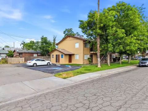 Exterior - 551 E 11th St, Hanford, CA 93230 photo 3 of 6