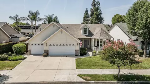 594 Loyola Ave, Clovis, CA 93619