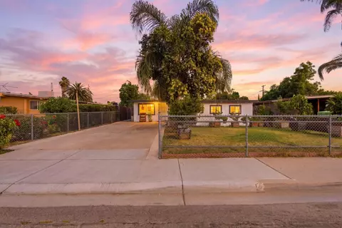 228 L St, Sanger, CA 93657