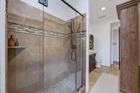 Bath - 601 Decatur Ave, Clovis, CA 93611 photo 4 of 5