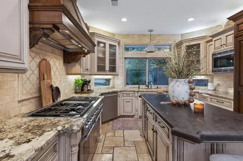 Kitchen - 601 Decatur Ave, Clovis, CA 93611 photo 3 of 5